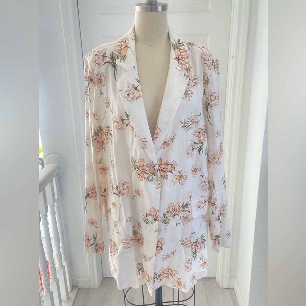 GB cream and blush Floral long sleeve Blazer.